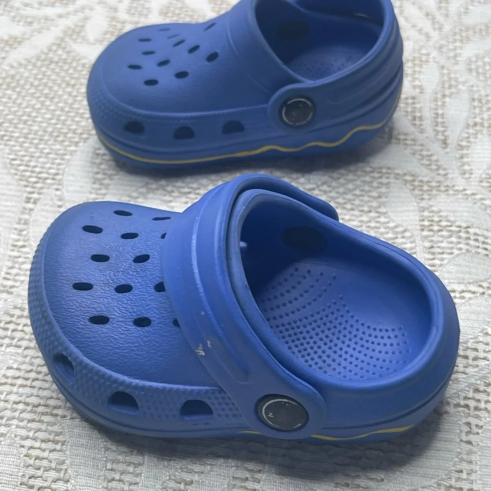 Kids Blue Clogs size 4
